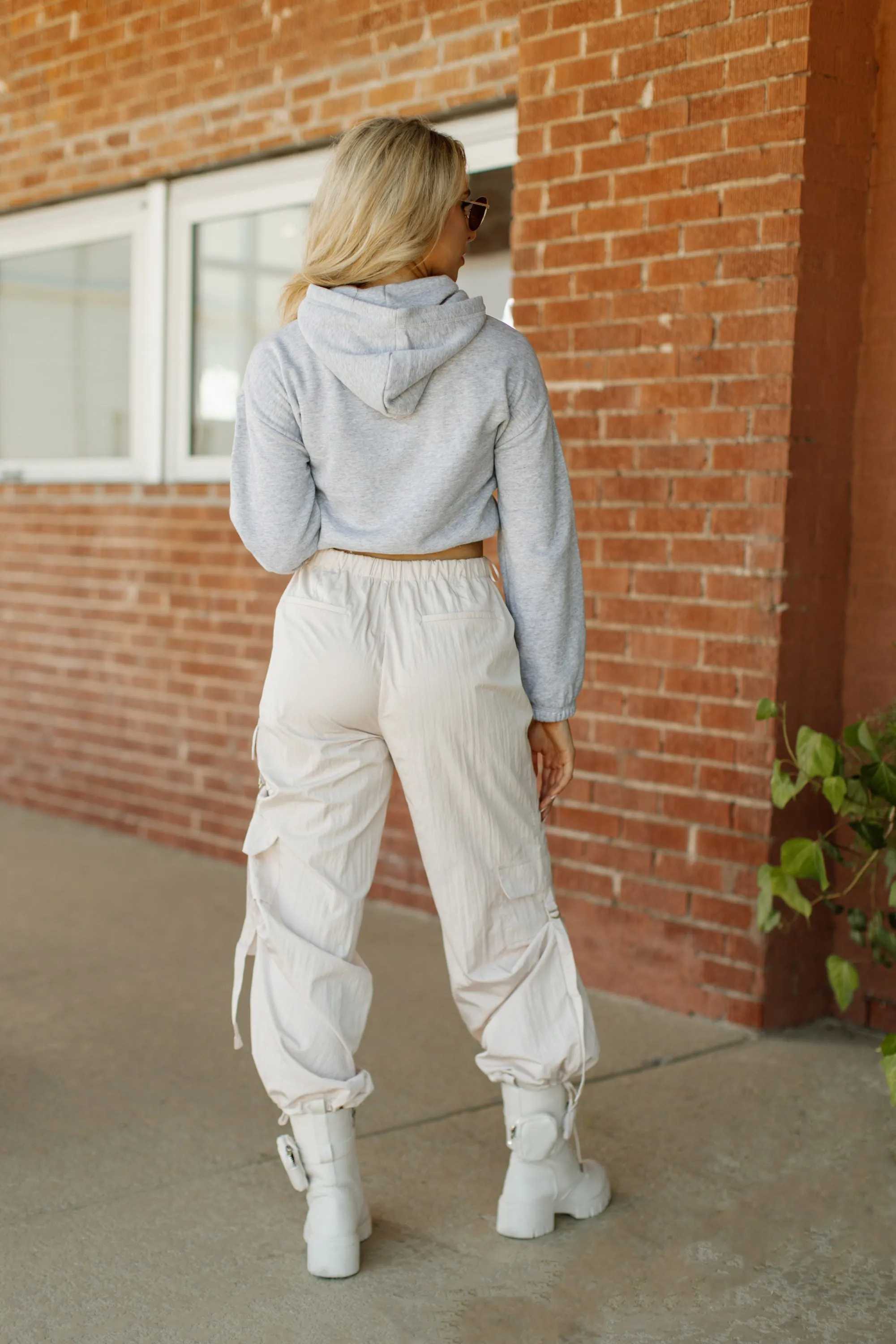 ARKANSAS RAZORBACKS HEADED TO VICTORY BANDED CROPPED HOODIE BY MADI PREWETT TROUTT