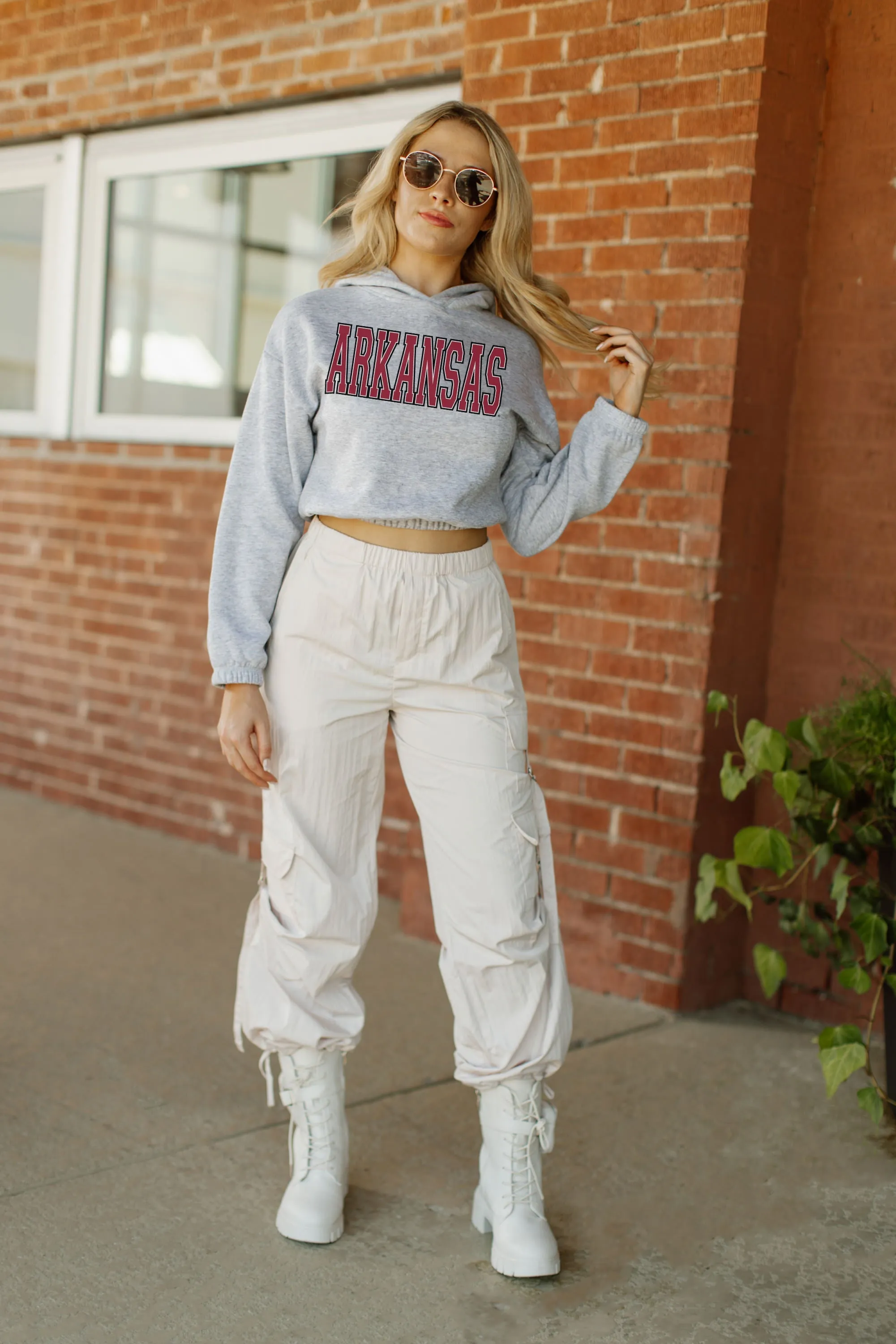 ARKANSAS RAZORBACKS HEADED TO VICTORY BANDED CROPPED HOODIE BY MADI PREWETT TROUTT