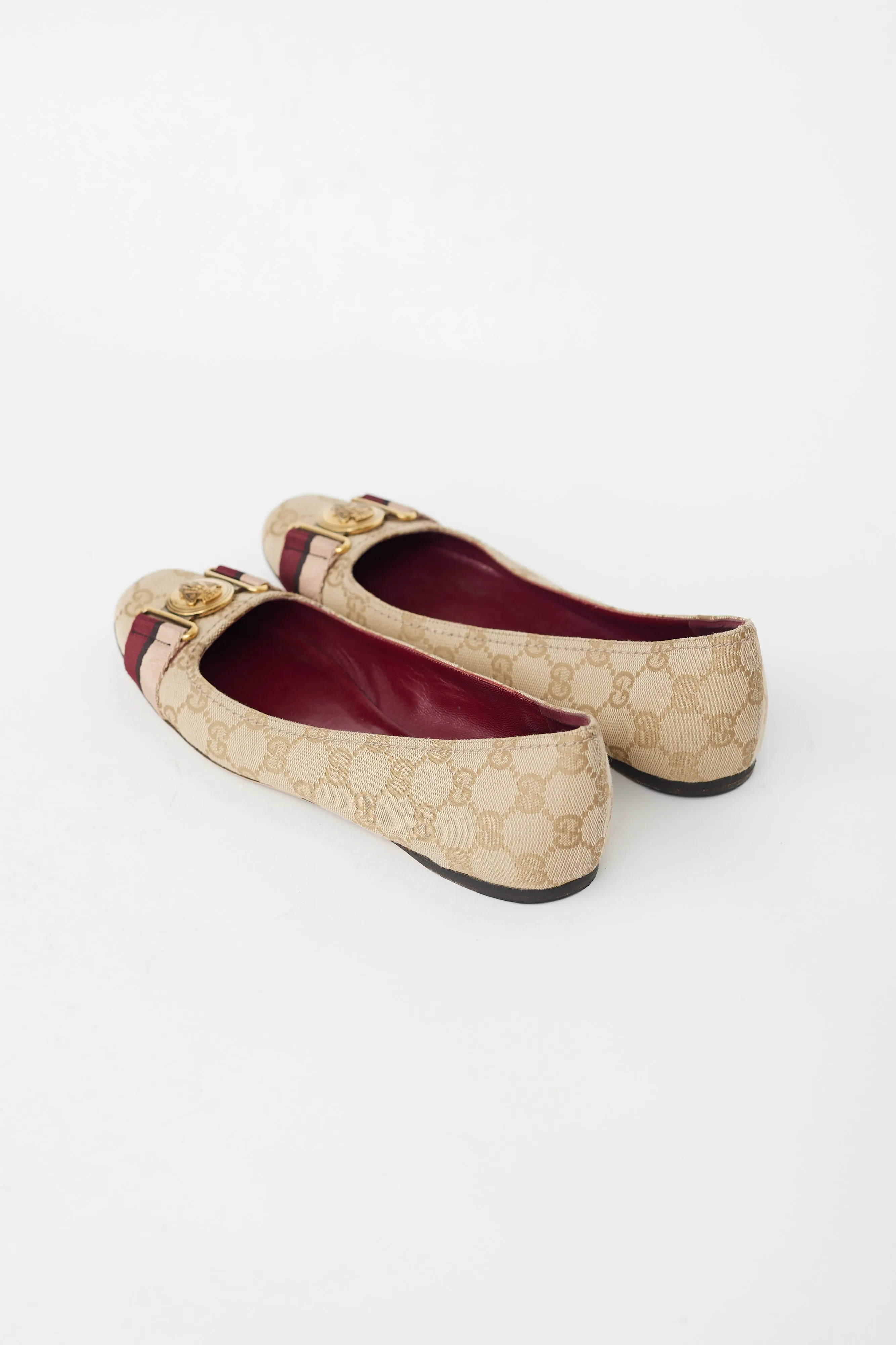 Beige GG Supreme Monogram Crest Flat