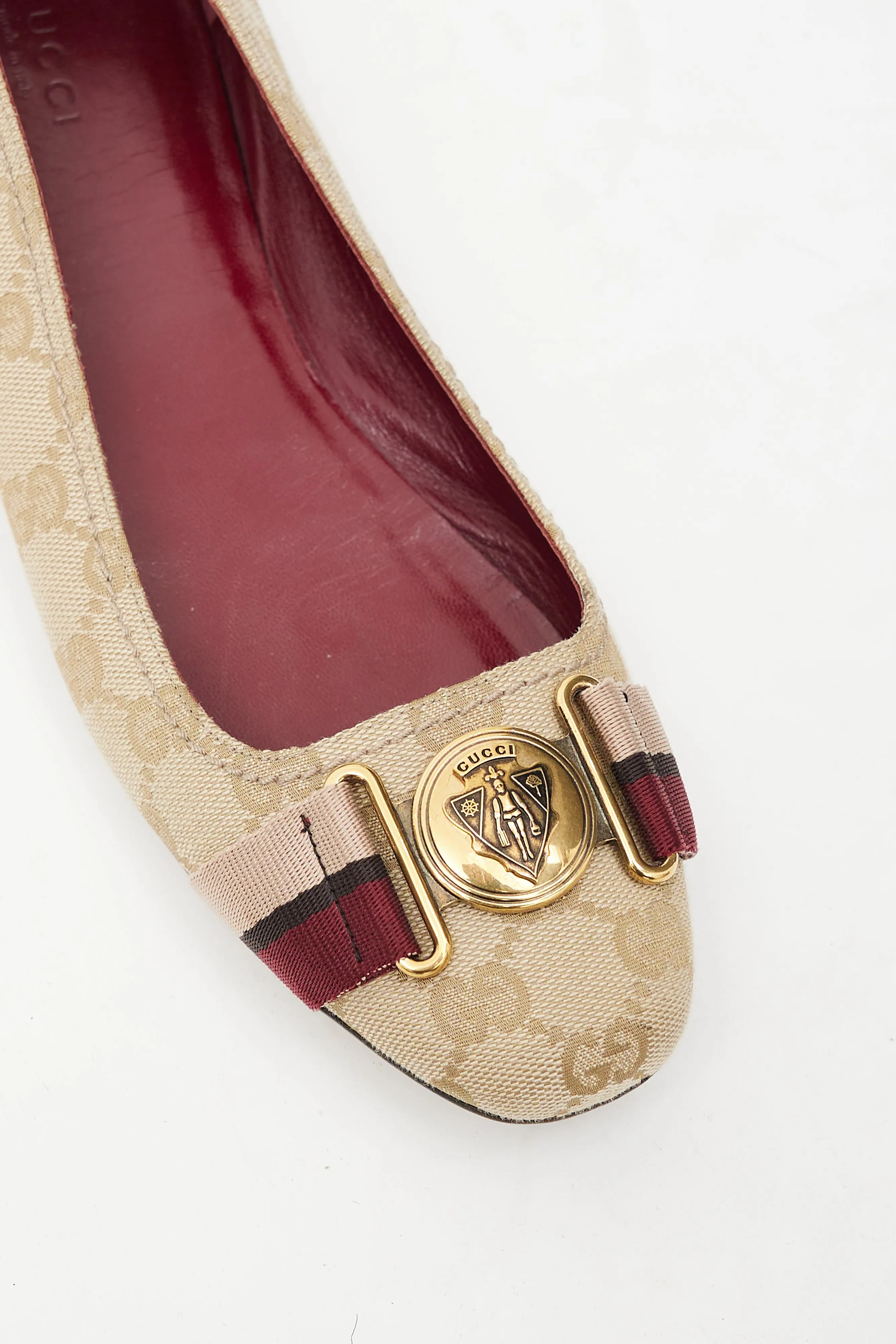 Beige GG Supreme Monogram Crest Flat
