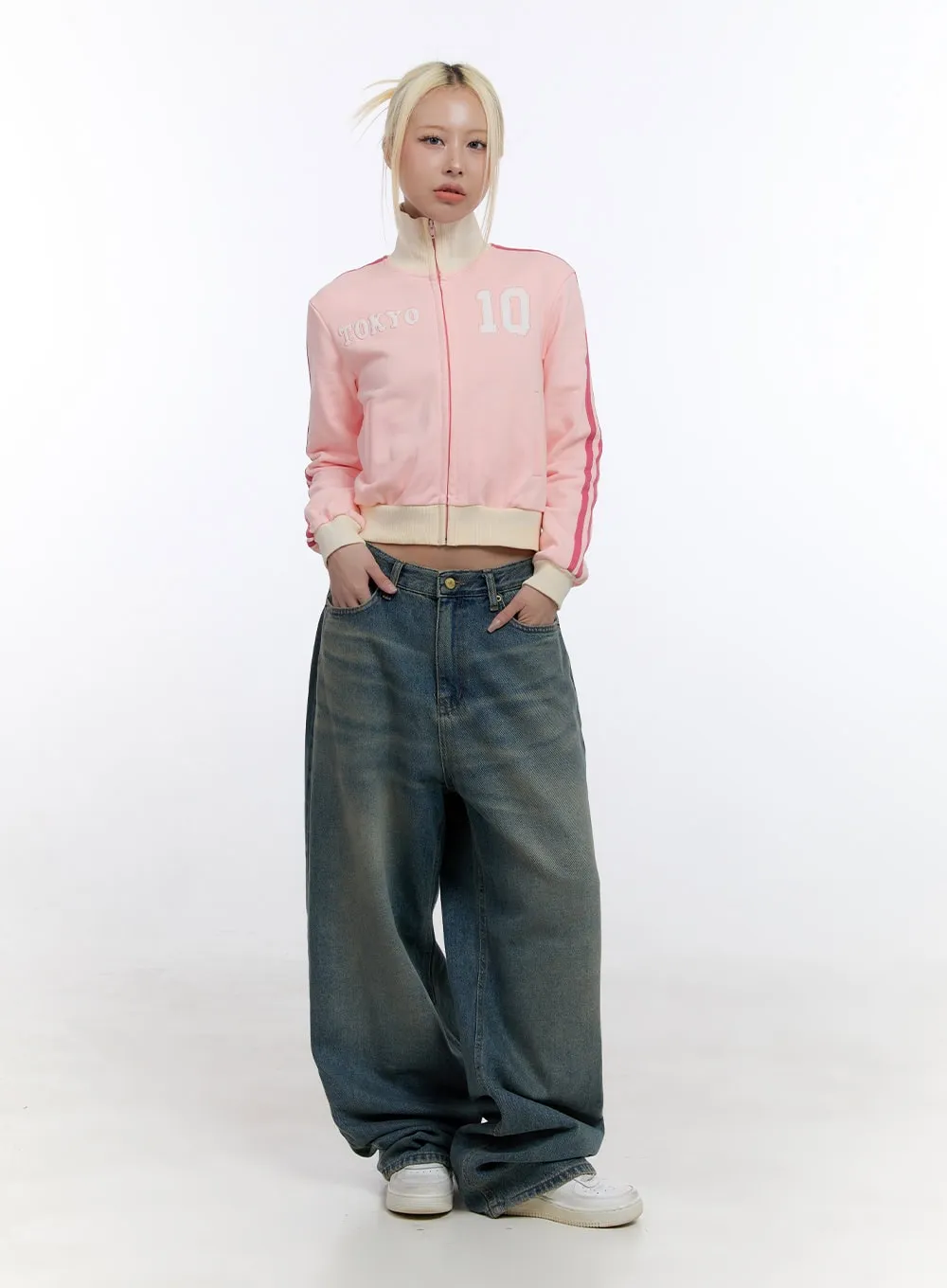 Embroidered High Collar Zip Up Sweatshirt CO422