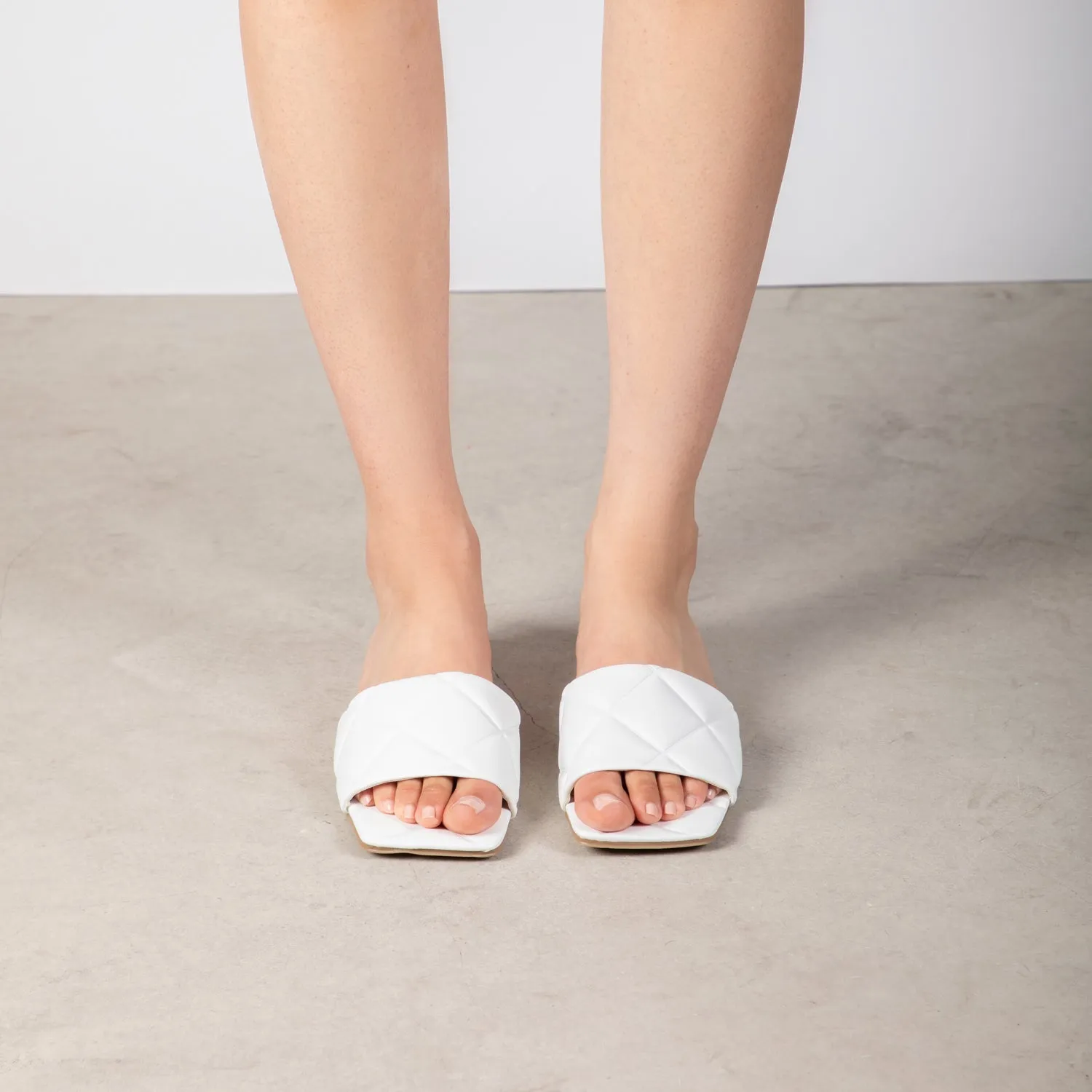 RAID Adora Flat Mule in White